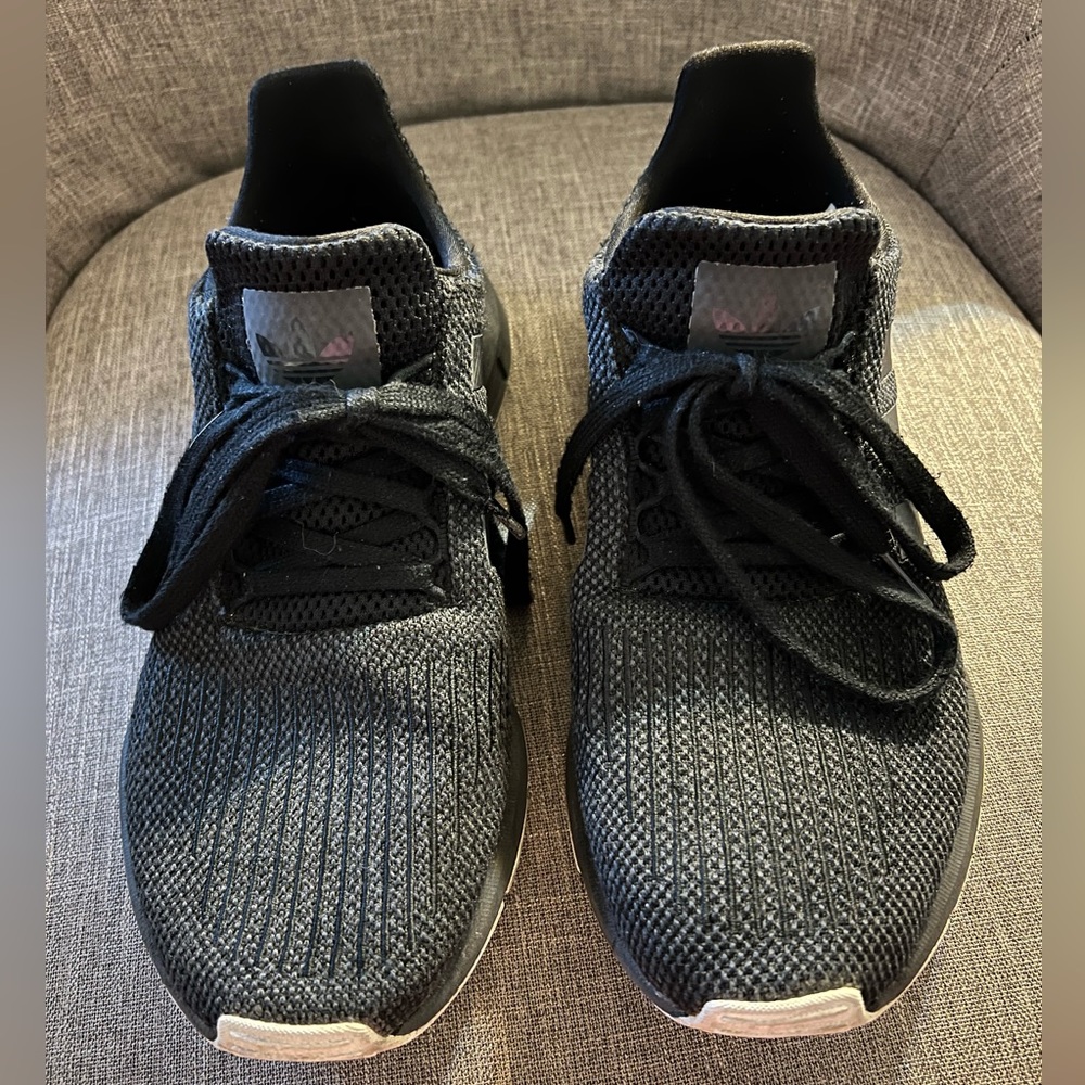 Women’s Adidas Sneakers Size 8